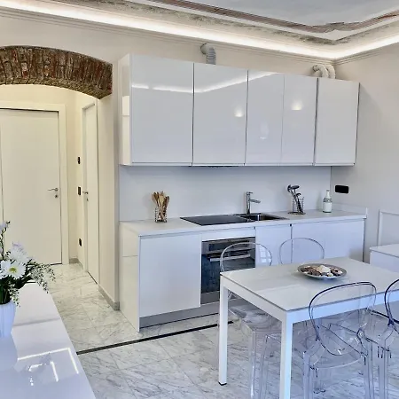 Whitehouse Apartment *