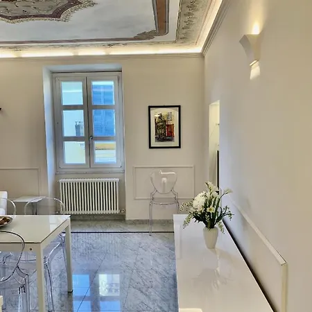 Whitehouse Apartman Lerici